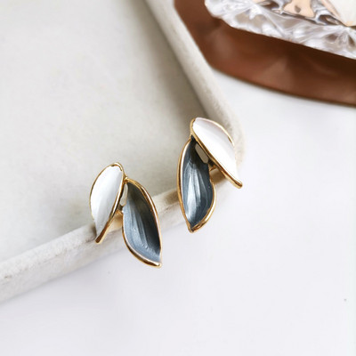 Корейски стил Малки обеци с щипка за уши с цвете на маргаритка Пролетни прости бели лилави венчелистчета без пиърсинг Обеци с щипка за жени