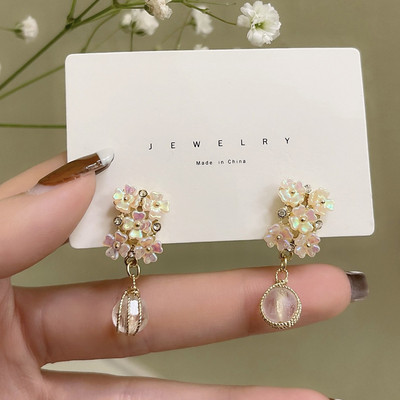 Корейски стил Малки обеци с щипка за уши с цвете на маргаритка Пролетни прости бели лилави венчелистчета без пиърсинг Обеци с щипка за жени