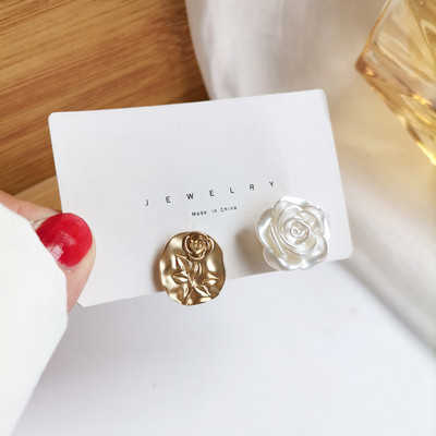 Корейски стил Малки обеци с щипка за уши с цвете на маргаритка Пролетни прости бели лилави венчелистчета без пиърсинг Обеци с щипка за жени