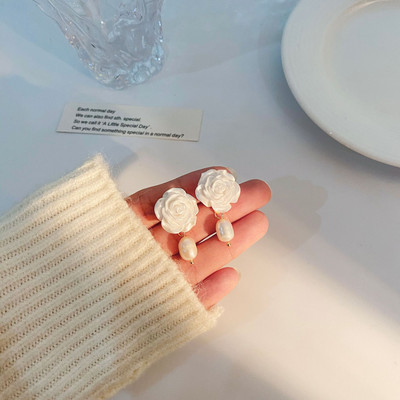 Корейски стил Малки обеци с щипка за уши с цвете на маргаритка Пролетни прости бели лилави венчелистчета без пиърсинг Обеци с щипка за жени