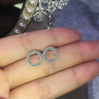 Huitan метални сребърни обеци във формата на кръг за жени Темпераментни обеци Аксесоари Вечни класически бижута за уши