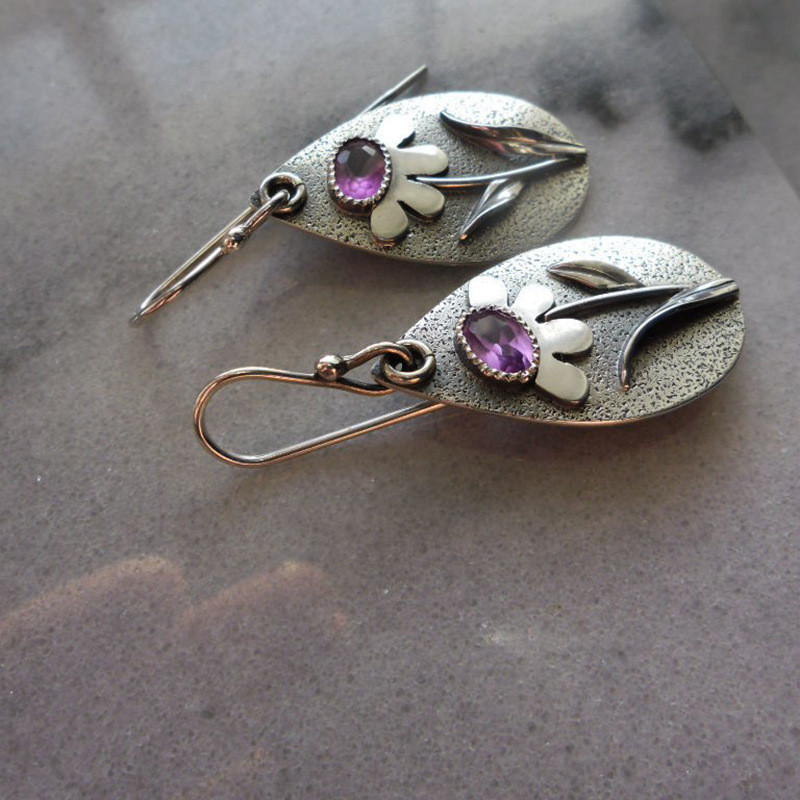 Cercei vintage cu frunze, flori, metal, argintiu, flori de plante, incrustate, pietre violete, cercei suspendați pentru cadou pentru femei