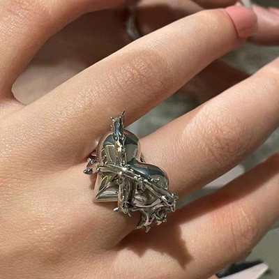 2022 Нова мода Creative Punk Gothic Thorns Love Heart Rings Старинни отворени пръстени за жени Парти бижута Годежен сватбен подарък