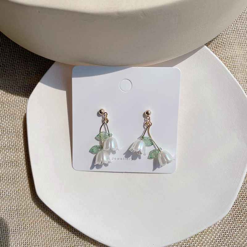 Kinijos stiliaus lelijos varpelio orchidėjų perlų auskarai, temperamentiniai balti tulpės kriauklės žiedlapiai, gėlių segtukai auskarai be auskarų