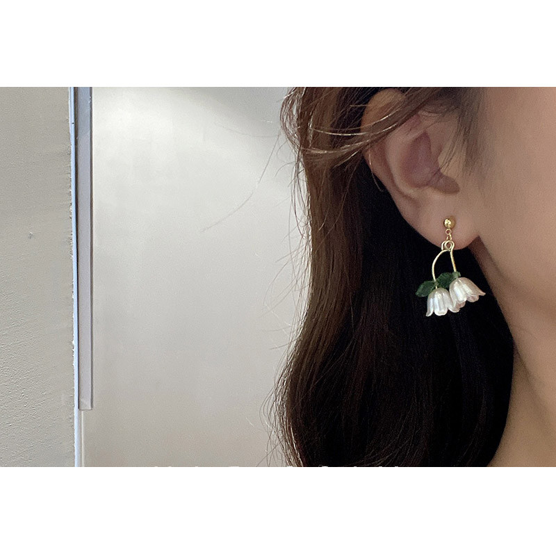 Kinijos stiliaus lelijos varpelio orchidėjų perlų auskarai, temperamentiniai balti tulpės kriauklės žiedlapiai, gėlių segtukai auskarai be auskarų