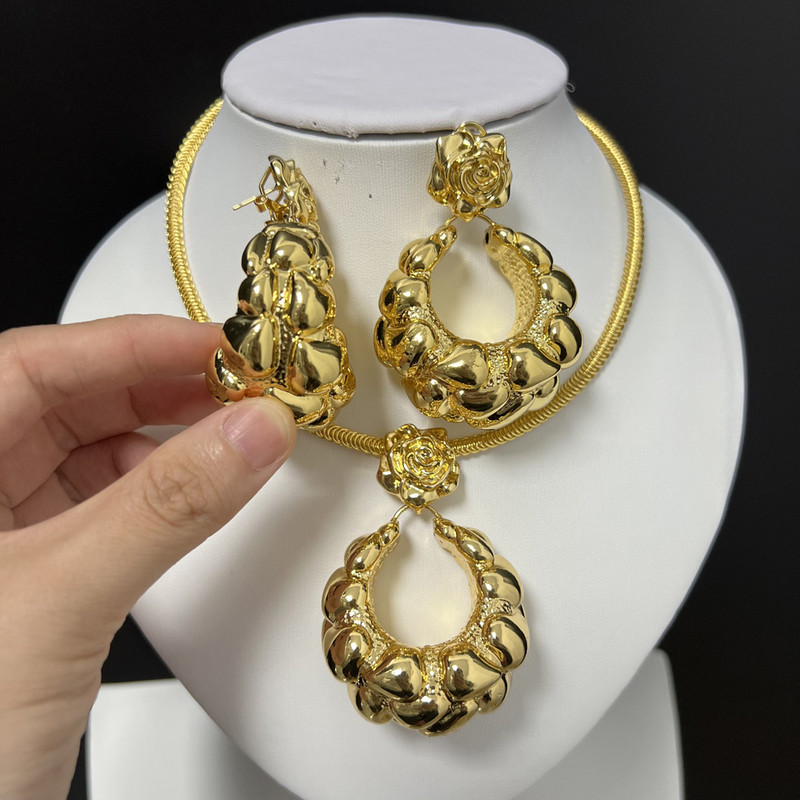Afrikos moterų papuošalų rinkinys Dubajaus aukso spalvos nuleidžiami auskarai pakabukas karoliai nuotakos dizainui paauksuoti Nigerijos aksesuarai