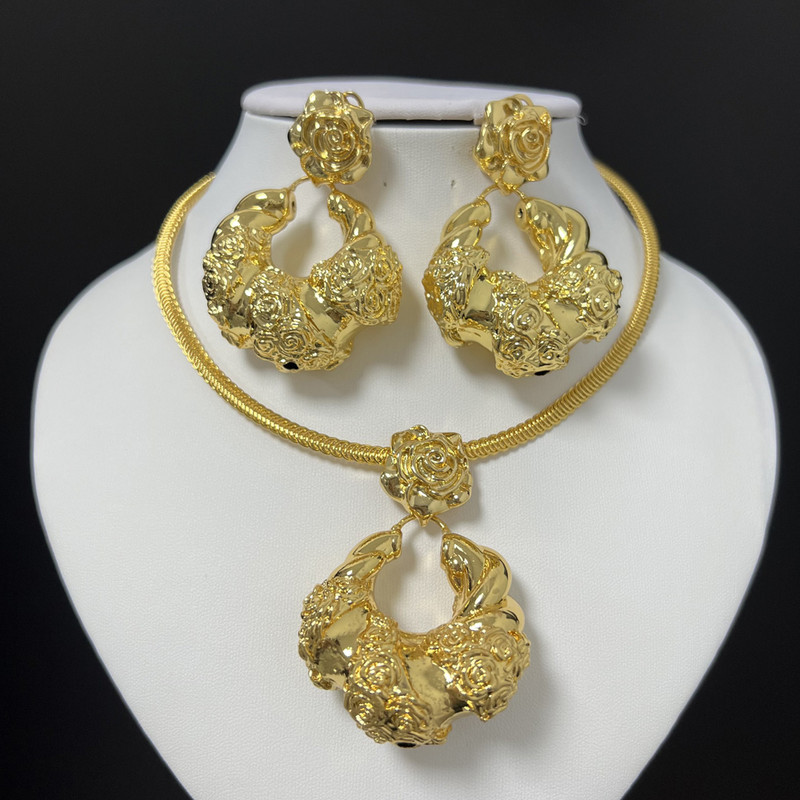 Afrikos moterų papuošalų rinkinys Dubajaus aukso spalvos nuleidžiami auskarai pakabukas karoliai nuotakos dizainui paauksuoti Nigerijos aksesuarai