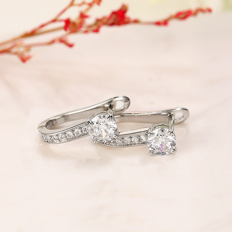 Huitan U Hoop Earrings Trend Crystal Cubic Zirconia Ear Circle Обеци за жени Опростен дизайн Универсални дамски модни бижута