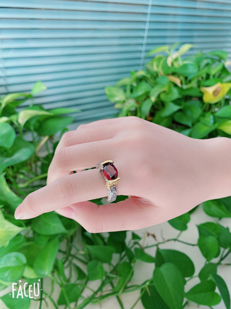 Madingas naujas žiedas su raudonais akmenimis moterims Vintažiniai krištolo cirkonio madingi prabangūs sužadėtuvių papuošalai