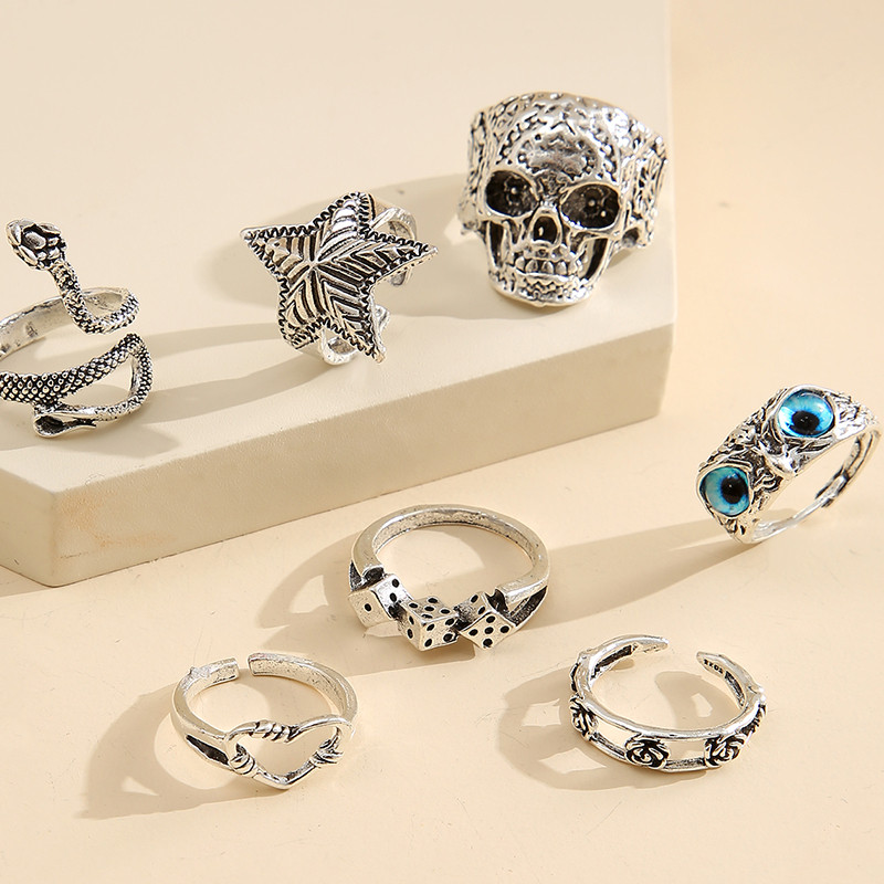 17KM 7Pcs Skull Owl Snake Rings Set Gothic Vintage Punk Rings for Women Silver Plated Rings Black Dice Rose Charm Finger Jewelry