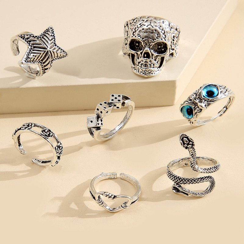 17KM 7Pcs Skull Owl Snake Rings Set Gothic Vintage Punk Rings for Women Silver Plated Rings Black Dice Rose Charm Finger Jewelry