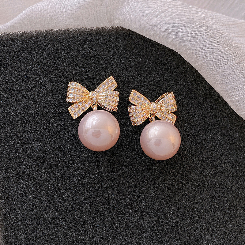 2021 m. naujos mados blizgantys krištolo mazgai, šviežiai nuleidžiami auskarai, temperamento senjorų perlų tendencijos, moteriški auskarai, papuošalai