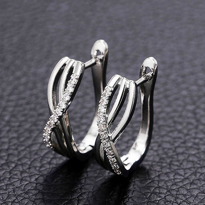 „Huitan Fancy“ sidabrinės spalvos lanko auskarai su krištoliniu CZ akmeniu Naujo dizaino moteriški ausų priedai Universalūs „Statement“ papuošalai