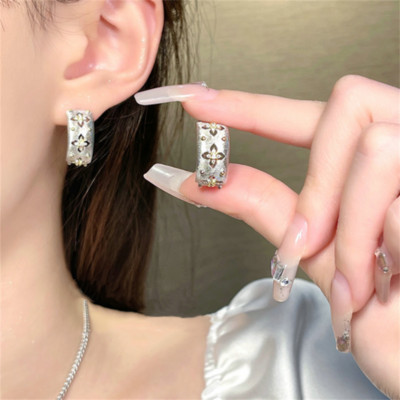 Vintage pitsist kärgstruktuurist karikakra lillega vääriskivist sõrmus värviline vääriskivist tsirkoon laava metallist käevõru kõrvarõngad