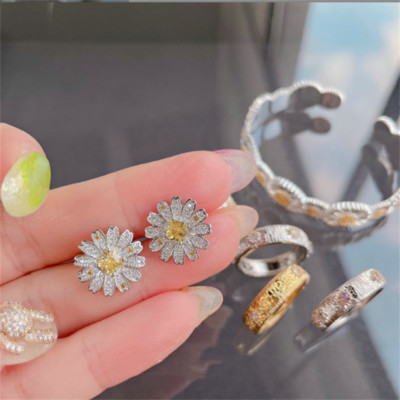 Vintage pitsist kärgstruktuurist karikakra lillega vääriskivist sõrmus värviline vääriskivist tsirkoon laava metallist käevõru kõrvarõngad