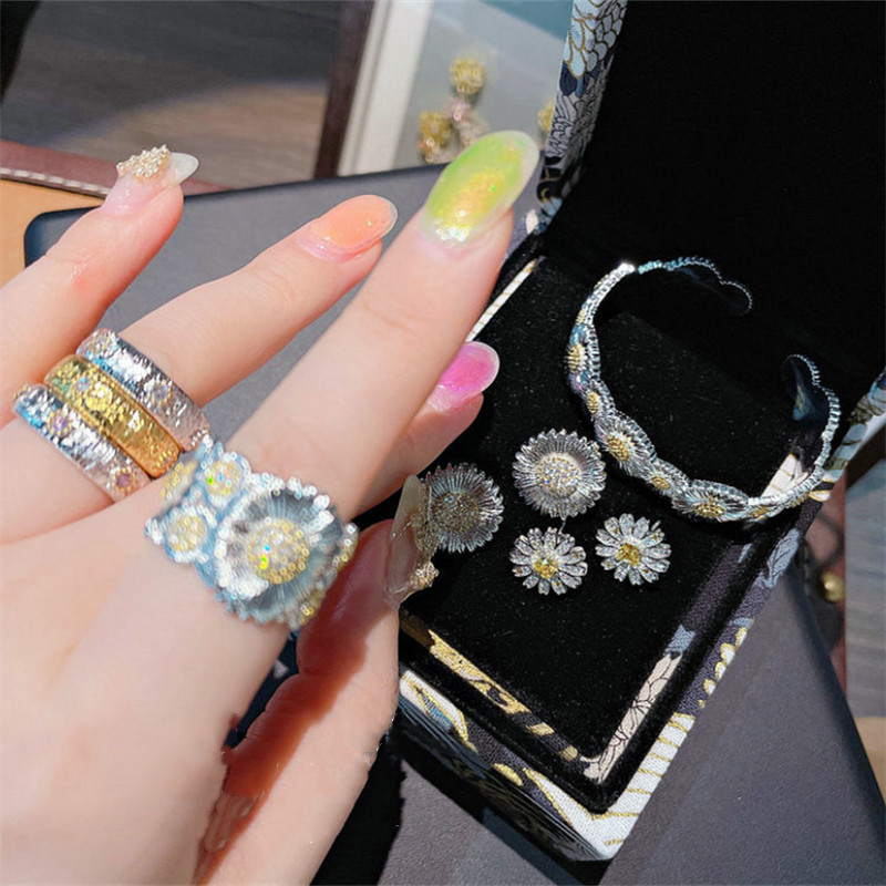 Vintage pitsist kärgstruktuurist karikakra lillega vääriskivist sõrmus värviline vääriskivist tsirkoon laava metallist käevõru kõrvarõngad