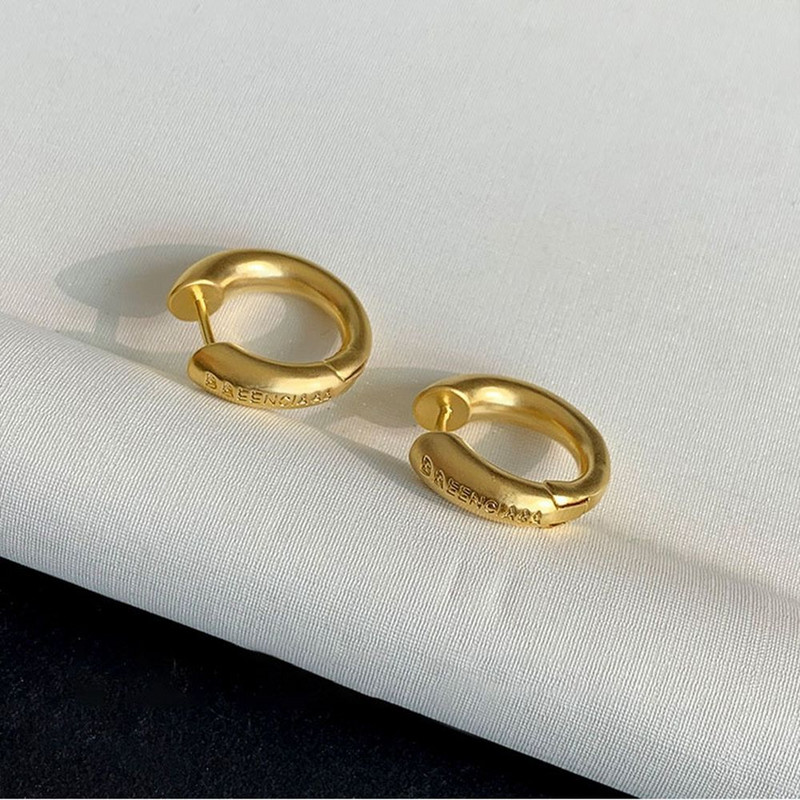 Prancūzų retro raidžių auksiniai auskarai moteriški prabangūs auksiniai žiediniai auskarai geometrija paprastas žiedas Variniai auskarai su smeigtukais Madingi papuošalai