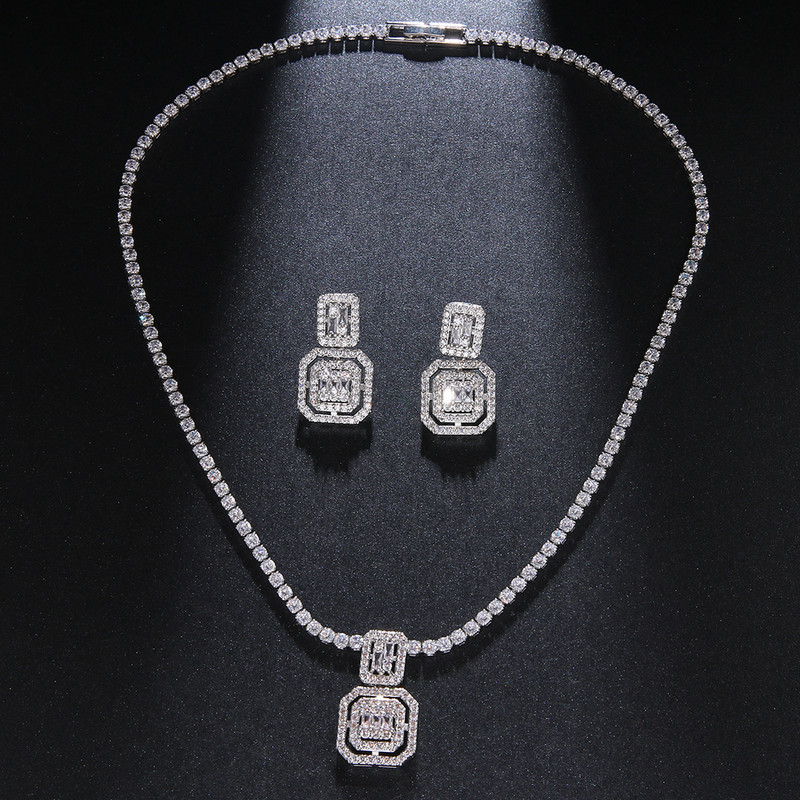 SUGO Naujas Paprastos mados kvadratinio dizaino blizgaus kubinio cirkonio auskarų karolių rinkiniai jaunoms merginoms Miela papuošalų dovana