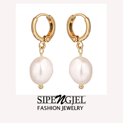 SIPENGJEL Модни висящи обеци с неправилни перли за жени Корейски барокови сладководни перли Малки обеци с халки Парти бижута