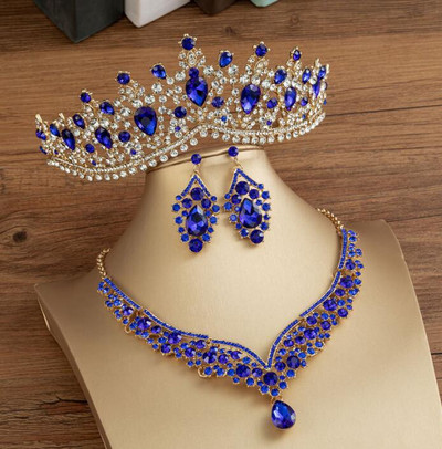 Set bijuterii mireasa din trei, tiara de cristal simpla si proaspata, cercei coroana, colier, accesorii rochie de mireasa.