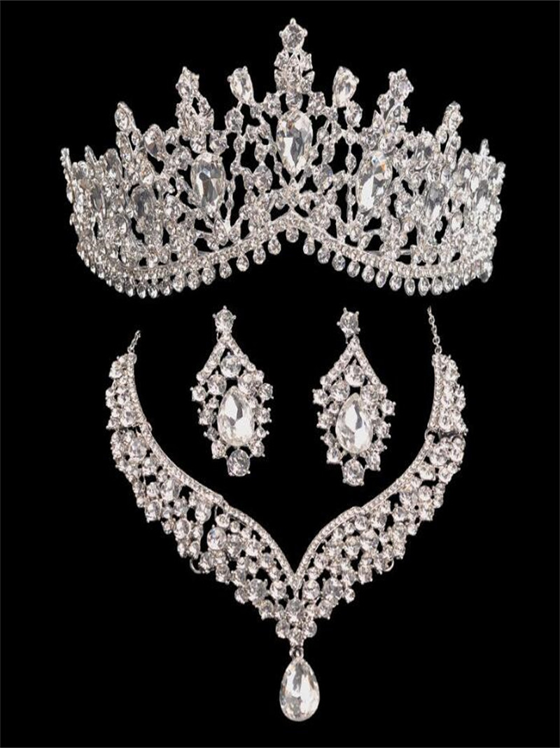 Set bijuterii mireasa din trei, tiara de cristal simpla si proaspata, cercei coroana, colier, accesorii rochie de mireasa.