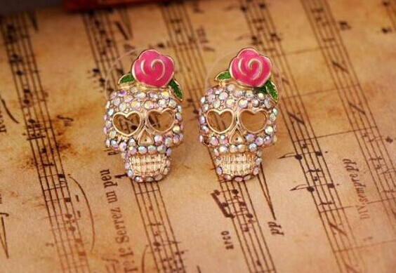 2022 m. Europa ir Amerika Perdėti vintažiniai kalnų krištoliniai krištoliniai skeletai kaukolės auskarai moterims Madingi pankų ausų papuošalai Brincs