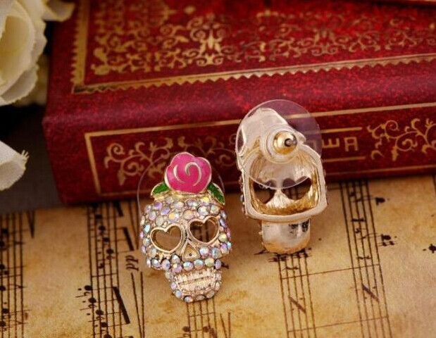 2022 m. Europa ir Amerika Perdėti vintažiniai kalnų krištoliniai krištoliniai skeletai kaukolės auskarai moterims Madingi pankų ausų papuošalai Brincs