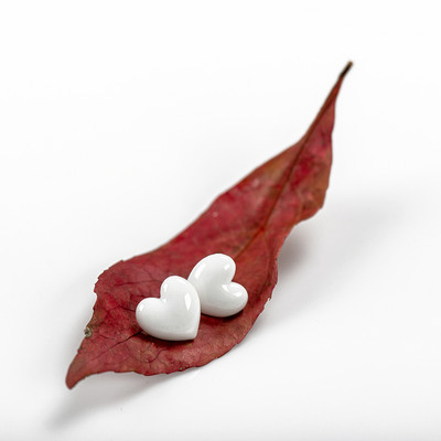 Csodálatos kerámia Nagy szerelem szív alakú fülbevaló többszínű antiallergén fém tűs divatos fülbevaló #LY117