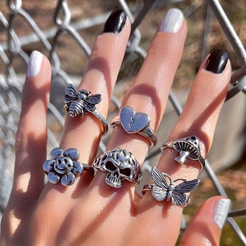 Punk gotikinis širdies žiedų rinkinys moterims Flame Pentagram Vintage Spades Ace Sidabruotas Retro žavus biliardas pirštų papuošalai