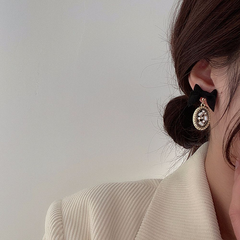 Korejski dizajn Retro slatke naušnice s mašnom od tkanine Ženski elegantni ovalni biserni metalni privjesak Viseća naušnica Temperamentni modni nakit