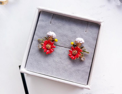 Dominuoja nauji paprasti žiedlapiai auskarai sutraukti Madingi metaliniai gėlės Moteriško temperamento auskarai