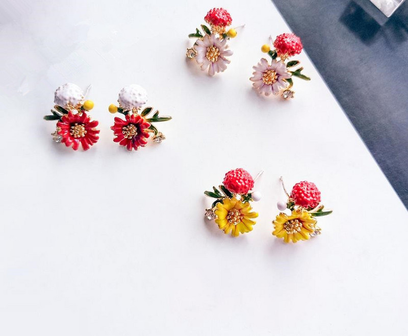 Dominuoja nauji paprasti žiedlapiai auskarai sutraukti Madingi metaliniai gėlės Moteriško temperamento auskarai