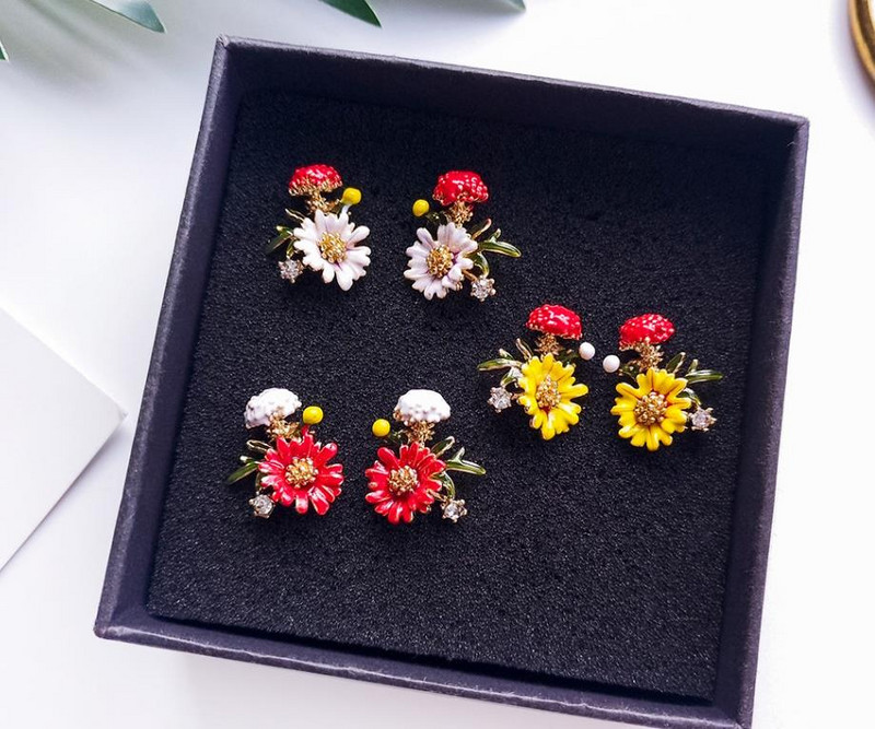 Dominuoja nauji paprasti žiedlapiai auskarai sutraukti Madingi metaliniai gėlės Moteriško temperamento auskarai