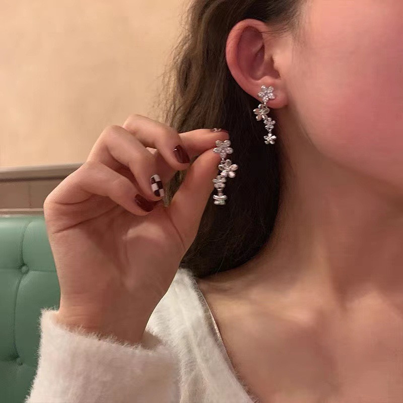 2022-es új, gyönyörű kristályvirágú csepp fülbevaló nőknek koreai temperamentum, hosszú bojtos fülbevaló Divatékszer, lányos parti ajándék