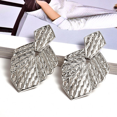 Aukštos kokybės aukso spalvos metaliniai lapų formos auskarai Didmeninė prekyba mados tendencijos aksesuarai papuošalai moterims