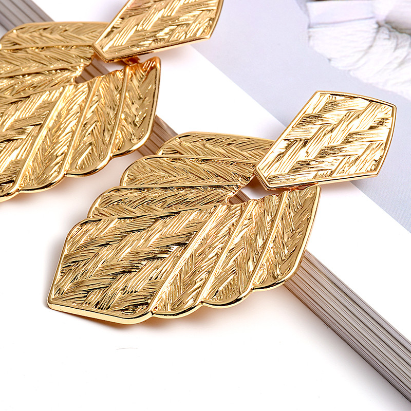 Aukštos kokybės aukso spalvos metaliniai lapų formos auskarai Didmeninė prekyba mados tendencijos aksesuarai papuošalai moterims