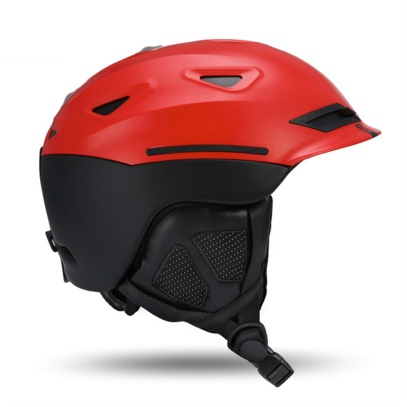 Žiemos profesionalūs vyrai, moterys, sportiniai slidinėjimo šalmai, integruoti snieglenčių sportui.