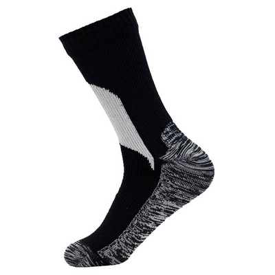 Unisex vandeniui atsparios kvėpuojančios sausos kojinės, skirtos žvejybai lauke.