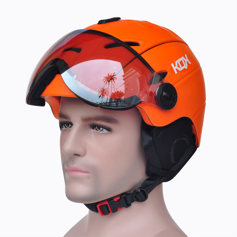 Félig fedett CE tanúsítvánnyal rendelkező sísisak, beépített kültéri sportszemüvegek sísisakok snowboard sisak
