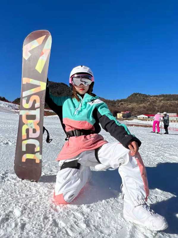 Novo modno odijelo za snowboard 2022. Muško Žensko Skijaški komplet majica s kapuljačom Zimski otporan na vjetar Vodootporna topla jakna Hlače Skijaško odijelo Snježni kombinezon