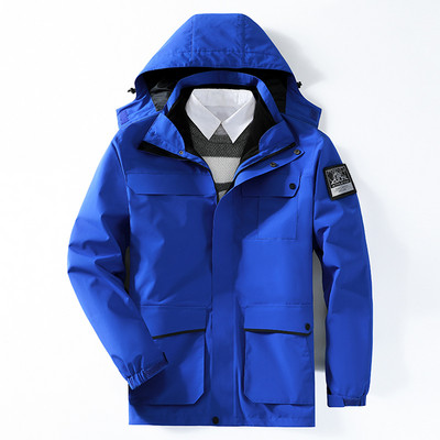 Vyrų ir moterų padėtis To paties stiliaus striukės, pūkiniai alpinizmo kostiumai ir pūkiniai stori slidinėjimo kostiumai