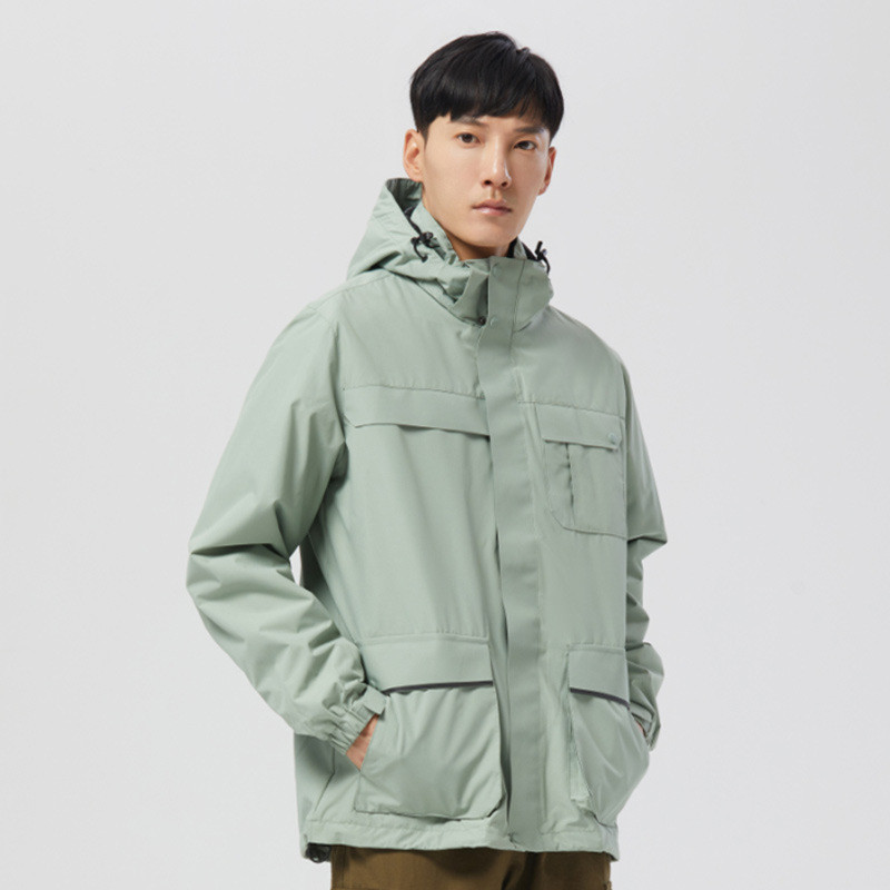 Vyrų ir moterų padėtis To paties stiliaus striukės, pūkiniai alpinizmo kostiumai ir pūkiniai stori slidinėjimo kostiumai