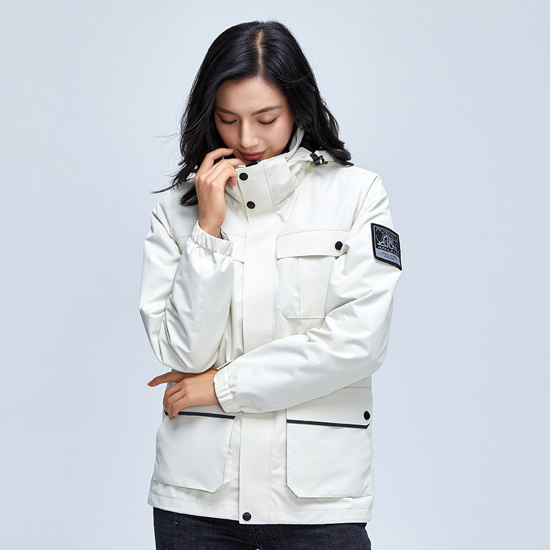 Vyrų ir moterų padėtis To paties stiliaus striukės, pūkiniai alpinizmo kostiumai ir pūkiniai stori slidinėjimo kostiumai