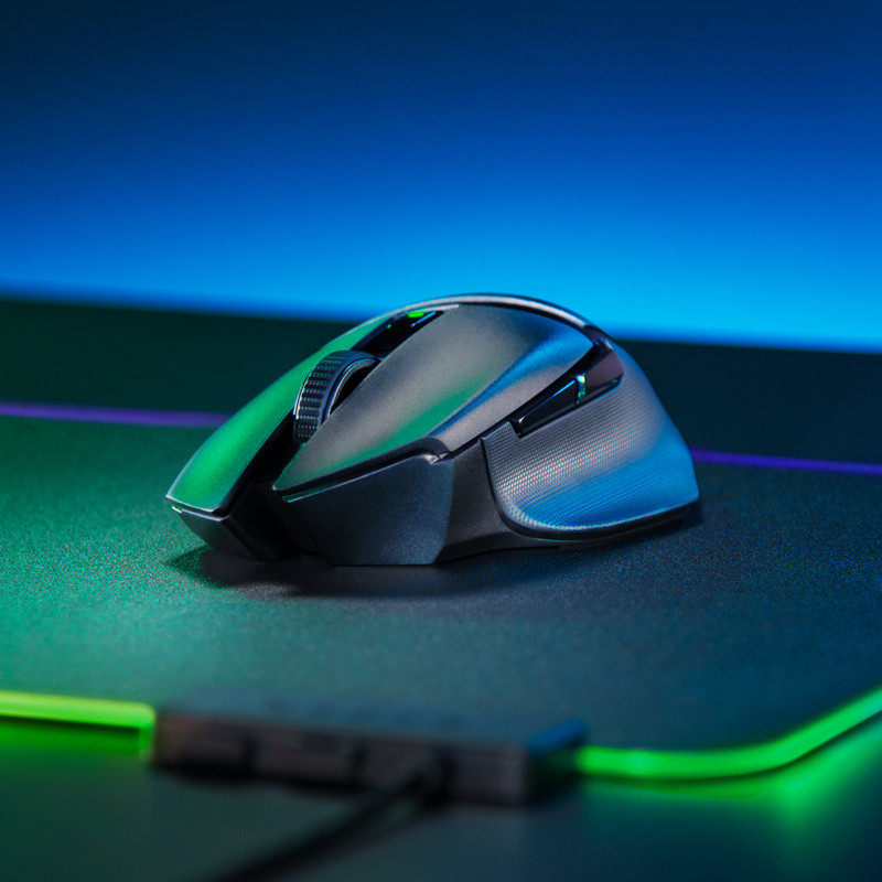 Razer Basilisk X HyperSpeed – belaidė ergonomiška žaidimų pelė, 16000 DPI