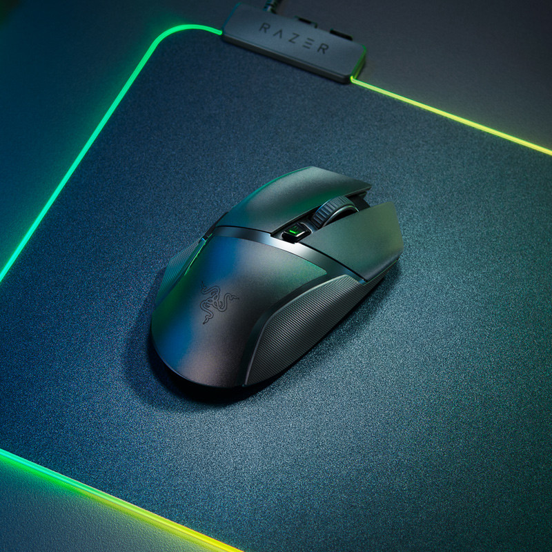 Razer Basilisk X HyperSpeed – belaidė ergonomiška žaidimų pelė, 16000 DPI