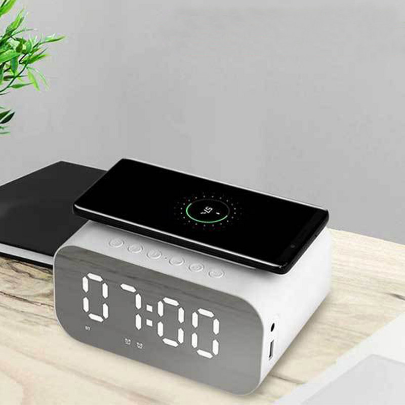 BT510 juhtmevaba Bluetooth-kõlari laadimine 5W koos LED-kella äratusfunktsiooniga FM-raadio lauaarvuti digitaalne hulgimüük 2022 uus välistingimustes