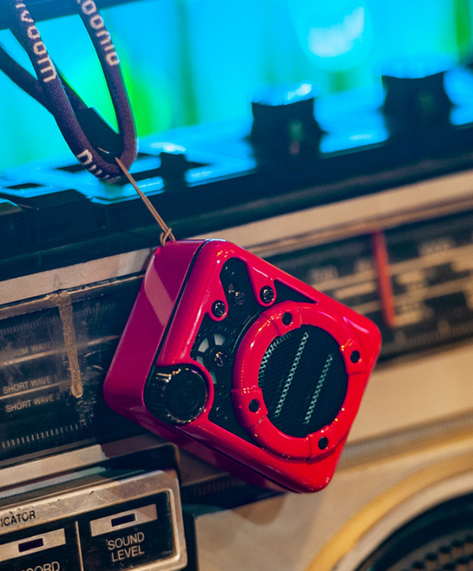 „Divoom“ belaidis „Bluetooth“ garsiakalbis Mini nešiojamasis / kišeninis radijas / kištukinė kortelė MP3 / AI išmanusis asistentas