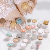 8Pcs Silikonski odvajač za nokte na nogama Cvijet tratinčice Šarmantni biserni dizajn Forma za razdjelnik stopala Salon Manikura Pedikura Njega Diy Nail Art