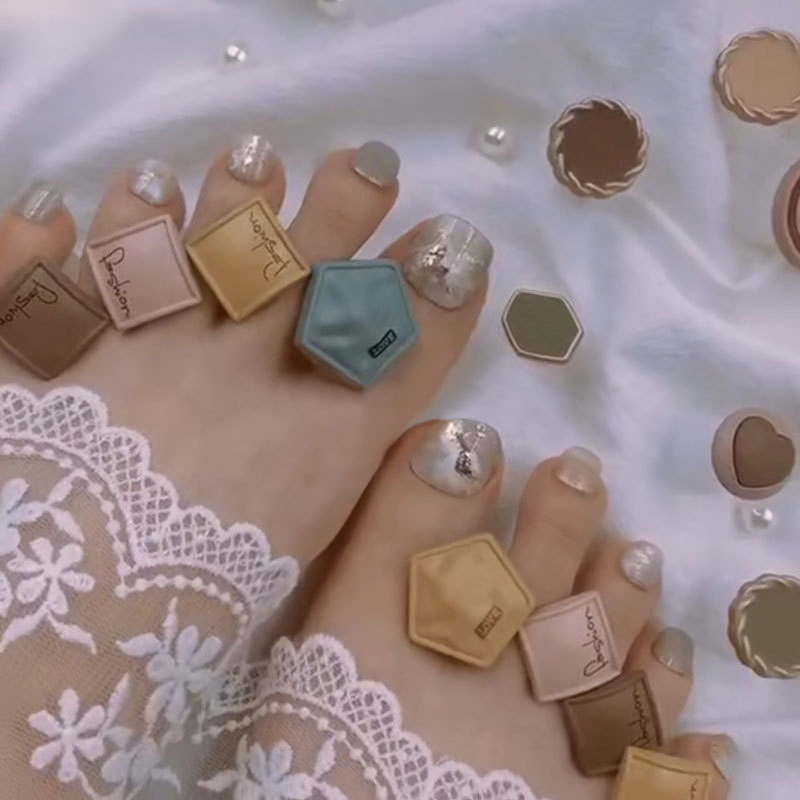 8Pcs Silikonski odvajač za nokte na nogama Cvijet tratinčice Šarmantni biserni dizajn Forma za razdjelnik stopala Salon Manikura Pedikura Njega Diy Nail Art