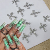 10 komada svjetlucavih legiranih križnih privjesaka za nokte 3D luksuznih bisernih noktiju sa vještačkim dijamantima Punk stilski dijamantni ukras za nokte